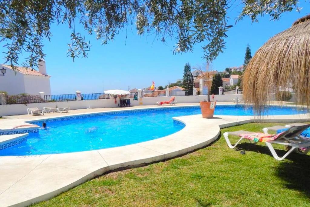 Beautiful 3 Bedroom Townhouse In Urb. Tropicana, Nerja Zewnętrze zdjęcie