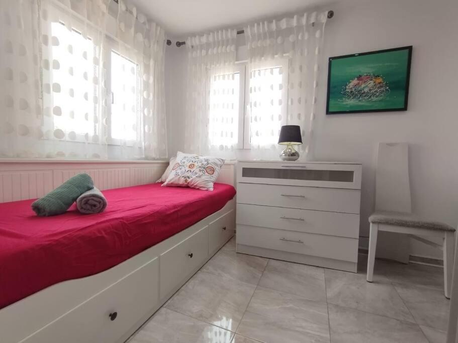 Beautiful 3 Bedroom Townhouse In Urb. Tropicana, Nerja Zewnętrze zdjęcie