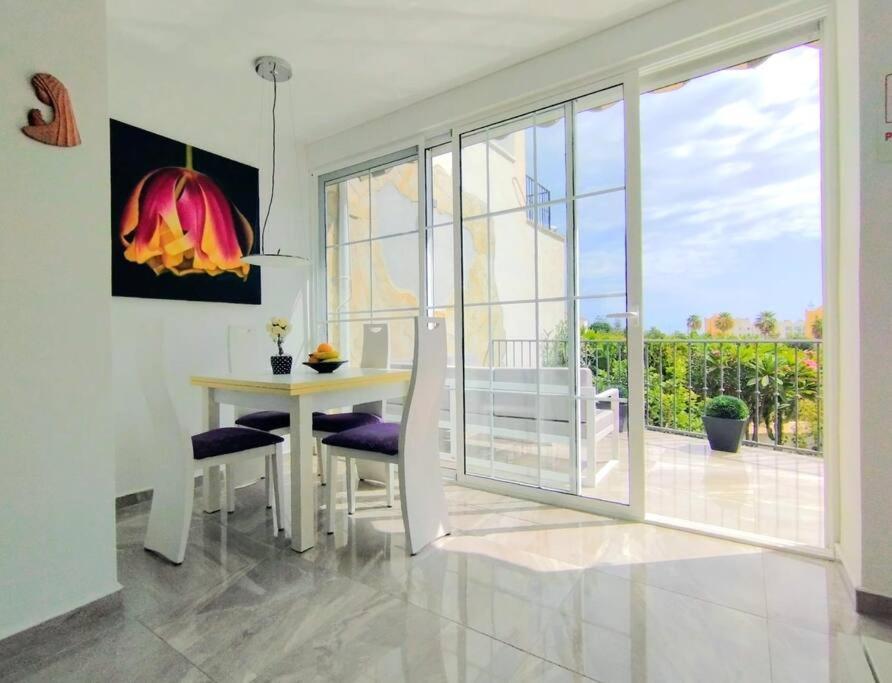 Beautiful 3 Bedroom Townhouse In Urb. Tropicana, Nerja Zewnętrze zdjęcie