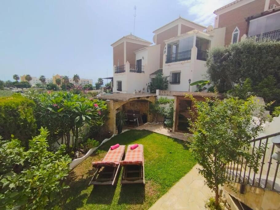 Beautiful 3 Bedroom Townhouse In Urb. Tropicana, Nerja Zewnętrze zdjęcie