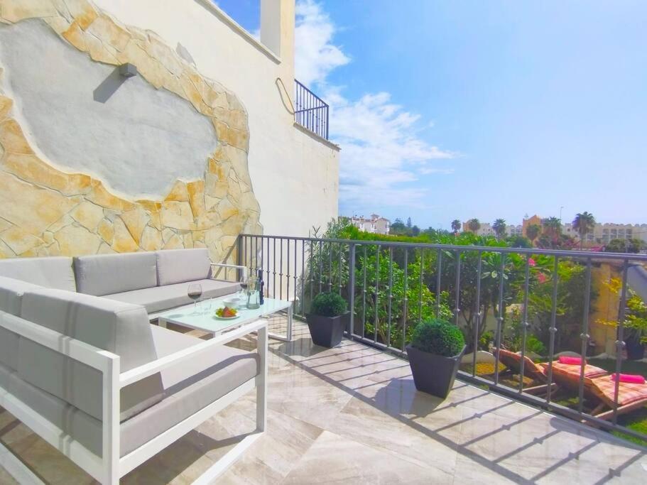 Beautiful 3 Bedroom Townhouse In Urb. Tropicana, Nerja Zewnętrze zdjęcie